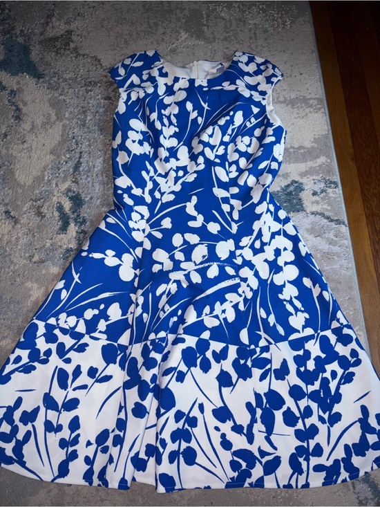 London Times Dresses & Skirts - London Times Blue and White Floral Midi Dress